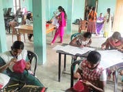 Tamilische Schneiderinnen erlernen ihr Handwerk im Rahmen eines früheren Projekts der Stiftung Tamils Aid. (Bilder Corinne Glanzmann/PD)