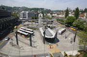 Blick vom KKL-Dach auf den Busbahnhof. (Bild Chris Iseli/Neue LZ)