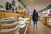 Bild vom «Tatort»: das Kosmetik- und Seifengeschäft Lush an der Luzerner Hertensteinstrasse gestern Nachmittag. (Bild Pius Amrein)