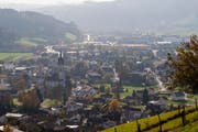 Ausblick von Dagmersellen Richtung Industriezone Nebikon. Gerade die Industrie, so Gemeinderat Luternauer, fordere Übernachtungsmöglichkeiten. (Bild: Roger Grütter / Neue LZ)