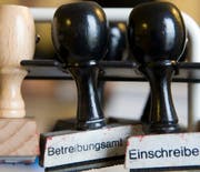 Das Betreibungsamt der Gemeinde Steinhausen wird neu von der Stadt Zug aus geführt. (Symbolbild) (Bild: Keystone/Gaetan Bally)