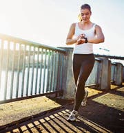 Wer joggt, profitiert bei den Krankenkassenprämien. (Bild: Getty)