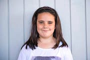 Morgen beginnen die Sommerferien für die Schüler. Die 1/2 und 3/4 Klässler des Schulhaus Rönnimoos in Littau, können es kaum erwarten. Fotografiert am 07. Juli 2016. Im Bild: Milica Djukic (Bild: Boris Bürgisser (Neue LZ) (Neue Luzerner Zeitung))