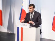 Frankreichs Präsident Emmanuel Macron bei seinem ersten offiziellen Besuch auf Korsika. (Bild: KEYSTONE/EPA/CHRISTOPHE PETIT TESSON)