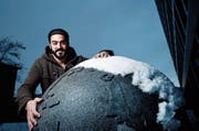 Möchte die Welt erobern – mit dem Rucksack und der Fotoausrüstung: der Fitnessberater Fabio Frangipane. (Bild: Stefan Kaiser (Zug, 18. Dezember 2017))
