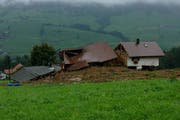 Ein Wohnhaus zwischen Entlebuch und Schüpfheim nach einem Erdrutsch im August 2005. (Bild Eveline Bachmann/Neue LZ)