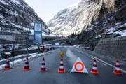 Die Strasse durch die Schöllenen wird diese Woche mehrmals gesperrt. (Bild: Keystone / Alexandra Wey)