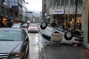 An der Zuger Bahnhofstrasse bot sich ein ungewohntes Bild. (Bild: Zuger Polizei)
