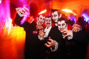 Vampirgruppe am Luzerner Fasnachtsball. (Bild Philipp Schmidli/Neue LZ)