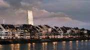 Nicht nur der Roche-Turm in Basel glänzt, auch die jüngsten Zahlen tun es. (Bild: Keystone/Georgios Kefalas)