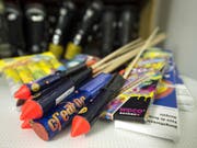 Einige Nachtschwärmer waren mit Feuerwerk unterwegs. (Symbolbild)