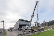 In der Unterstation Dierikon wurde der 110-kV-Transformator eingebaut. (Bild: PD)