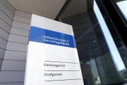Der jugendliche Gewalttäter muss sich am Strafgericht in Zug verantworten. (Bild: Werner Schelbert / ZZ)