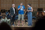 Regisseur Dani Levy mit Stefan Gubser und SRF-Moderatorin Monika Schärer. (Bild: Pius Amrein (Luzern, 11. Juli 2017))
