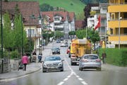 Der Verkehr auf der Brünigstrasse muss beruhigt werden. (Bild: Corinne Glanzmann (Alpnach, 24. Mai 2016))