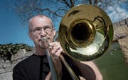 Hubert Furrer (54), Ehrenpräsident der Schonger Musig: «Es ‹fägt›, auf der Posaune zu spielen.» (Bild: Pius Amrein (Schongau, 28. März 2017))