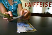 Die Zentralschweizer Raiffeisenbanken machten einen deutlichen Gewinn (Symbolbild). (Bild: Keystone)