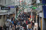 Impression vom Weihnachtsshopping in Luzern. (Bild: Boris Bürgisser (22.12.2012, Luzern))