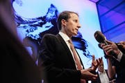 Thomas Aeschi beantwortet am Freitag unmittelbar nach seiner Nomination in Bern Fragen. Als Nächstes wird er von den anderen Parteien in die Mangel genommen. (Bild: EQ/Yoshiko Kusano)