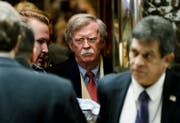 epa06622053 (FILE) Former US United Nations ambassador John Bolton (C) arrives for a meeting with US President-elect Donald Trump at Trump Tower in New York, New York, USA, 02 December 2016 (reissued 22 March 2018). According to a statement by the White House on 22 March 2018, Former US ambassador to the United Nations John Bolton will replace H.R. McMaster as US National Security Advisor. EPA/JUSTIN LANE / POOL (Bild: Justin Lane / EPA / Keystone (New York, 2. Dezember 2016))