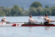 Auch für ihren Club dürfte es Gelder aus dem Lotteriefonds geben: Die Junioren Will Durand (hinten) und David Krol vom Ruderclub Cham an der nationalen Ruderregatta im Hirsgarten in Cham. (Bild: Stefan Kaiser | ZZ)