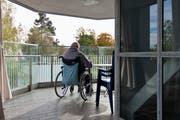 Wohnformen im Alter - Altersheim: Pensionäre entscheiden sich oft erst im sehr hohen Alter für den Umzug in ein Altersheim. (Bild: Keystone)