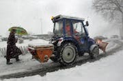 Der Winterdienst bei der Arbeit. (Archivbild Eveline Bachmann/Neue LZ)