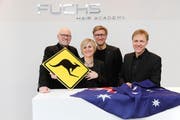 Thomas Fuchs (links) wird eine Filiale des Familienutnernehmens Fuchs Hairteam in Sidney eröffnen. Die Mitinhaber Claudia, Beat (2.v.r.) und Michael Fuchs stehen hinter der Expansion. (Bild: PD)