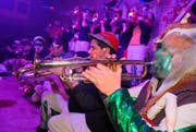 Vollgas bei der Fasnachtseröffnung in Giswil. (Bild Izedin Arnautovic/Neue OZ)