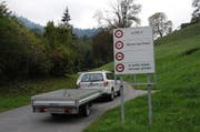 Die Wiesenbergstrasse, hier in Dallenwil, wird saniert. (Bild Martin Uebelhart)