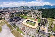 Die Parkplatzsituation auf der Allmend wird temporär verbessert. Links im Bild der Zirkusplatz, welcher derzeit vergrössert wird. (Archivbild Philipp Schmidli)