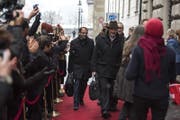 Die Kantonsräte Adrian Nussbaum (CVP, links) und Josef Schnider (SVP) auf dem Weg zum Parlament. (Bild: Dominik Wunderli (Luzern, 4. Dezember 2017))