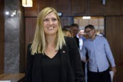 Grund zum Fröhlichsein und zum Feiern: Beatrice Fihn, Generalsekretärin von Ican, am Freitag in Genf. (Bild: Martial Trezzini/KEY)