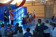 So könnte eine Pyramide bei einer Akrobatiknummer dereinst aussehen. (Bild: pd)