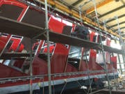 April 2017: Die automatischen Schiebetüren werden montiert. 11,6 Meter lang und 2,45 Meter breit sind die Wagen. (Bild: pd/Shiptec)