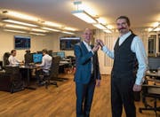 Bitcoin-Suisse-Gründer Niklas Nikolajsen (rechts) und der neue CEO Arthur Vayloyan (Mitte). (Bild: Roger Grütter (Zug, 20. November 2017))