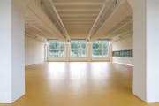 Blick in Arbeitsatelier im Obergeschoss mit Holzboden. (Bild: PD/Randy Tischler)
