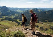 Körperliche Leistung, Gemeinschaftsgefühl, Naturerlebnis, Genuss: Wandern ist die Königsdisziplin der menschlichen Fortbewegung (hier im Säntisgebiet). (Bild: Urs Jaudas)