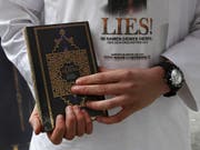 Auch in der Stadt Luzern verteilen fundamentalistische Muslime regelmässig den Koran (Symbolbild). (Bild: Keystone / Mario Vedder)
