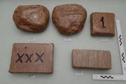 Die feinsäuberlich verpackten Drogen. (Bild: Luzerner Polizei)