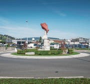 Der Kreisel Ringstrasse/Allmendstrasse/Ebenaustrasse in Horw wurde von Sehbehinderten gestaltet. (Bild: Pius Amrein (Horw, 17. August 2017))