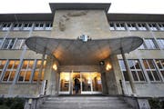 Der Eingang der Zentral- und Hochschulbibliothek in Luzern. (Bild: Eveline Beerkicher / Neue LZ)