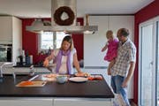 Die Belastung für Familien mit Kindern ist hoch. Da ist jede Einsparung bei der Steuerrechnung willkommen. (Bild: Getty)