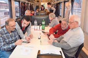Den Teilnehmern werden Tipps und Tricks im Umgang mit der SBB-App gezeigt.
