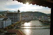 Ausblick vom Luzerner Wasserturm auf Reuss, Jesuitenkirche und Luzerner Theater. (Bild: Leserbild Heinz Schürmann)
