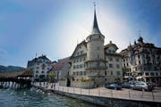 Das zwischen 1507 und 1510 erbaute Zurgilgenhaus am Schwanenplatz gehört zu den ältesten Steinhäusern der Stadt Luzern. (Archivbild Boris Bürgisser)