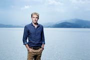 Jetzt, wo es langsam Herbst wird, hat Michael Elsener endlich wieder ein Plätzchen in der Seeliken, seiner Zuger Lieblingsbadi, gefunden. (Bild: Stafan Kaiser / Neue ZZ)