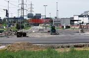 Am Knoten Neufeld wird der Verkehr umgeleitet. (Bild: Stefan Kaiser (Baar, 2. August 2017))
