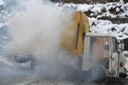 Der brennende Lieferwagen. (Bild: pd)
