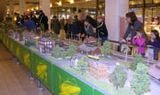 Gross und Klein staunt im Emmen Center über die Märklin-Eisenbahnen. (Bild pd)